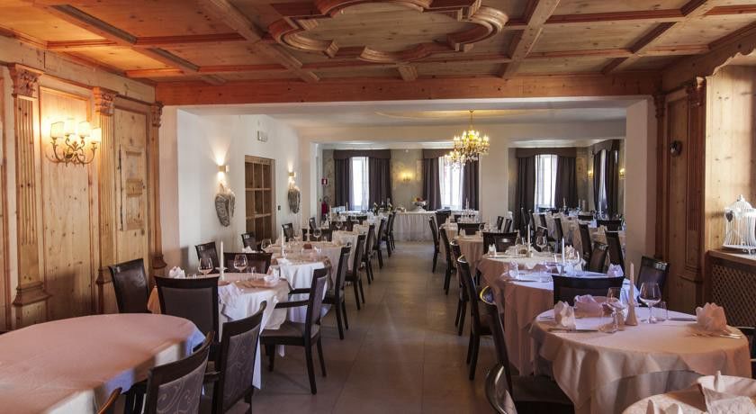 Romantic Hotel Excelsior Cavalese Exterior photo
