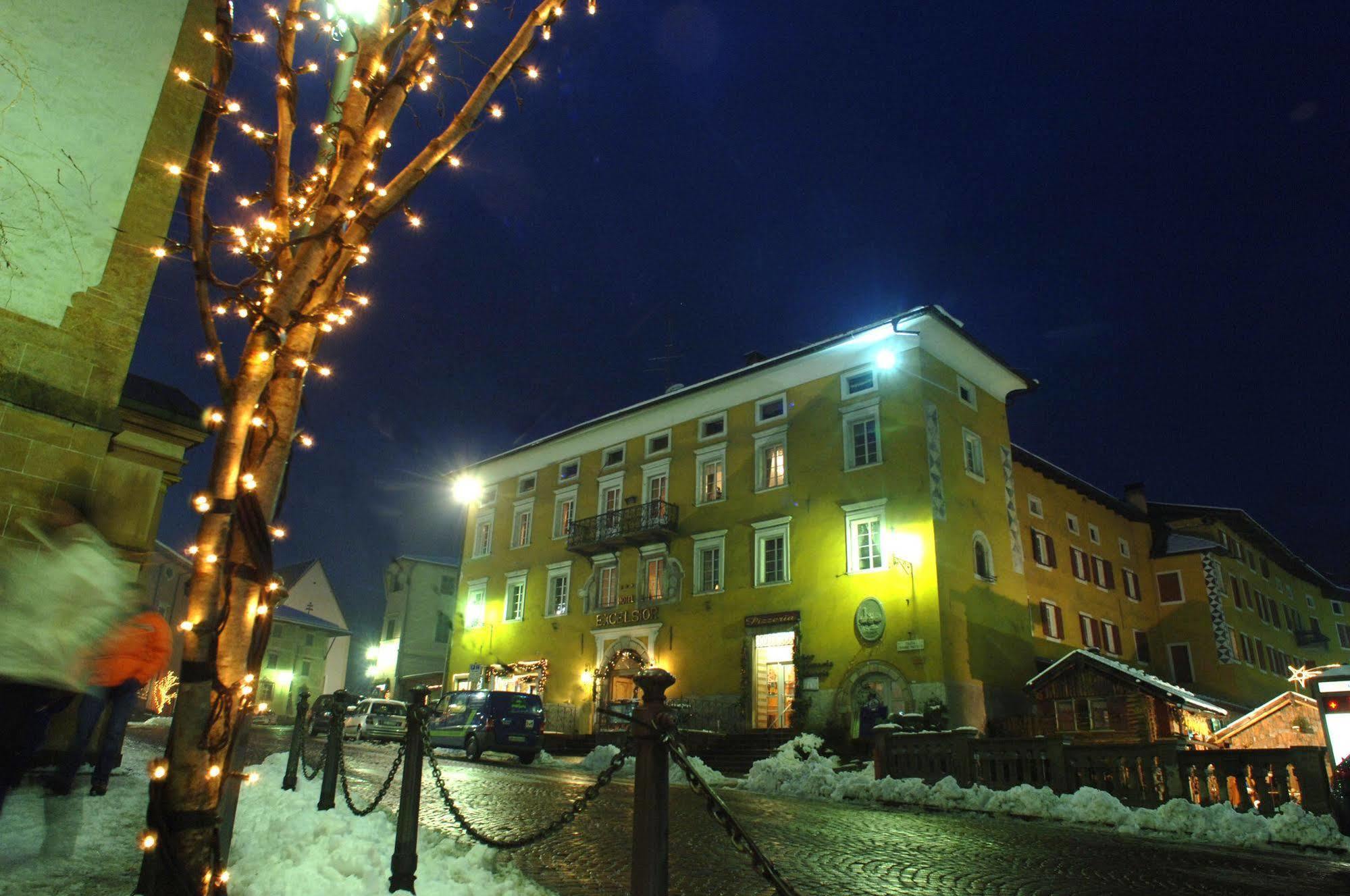Romantic Hotel Excelsior Cavalese Exterior photo