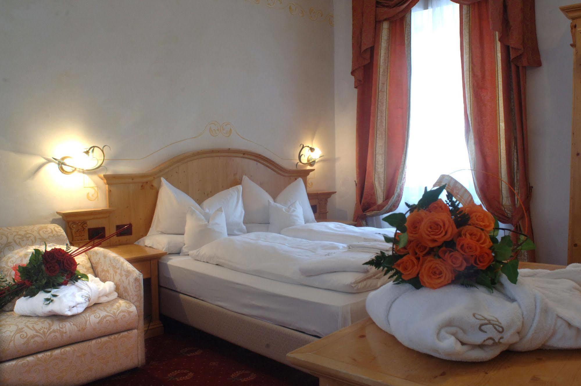 Romantic Hotel Excelsior Cavalese Exterior photo