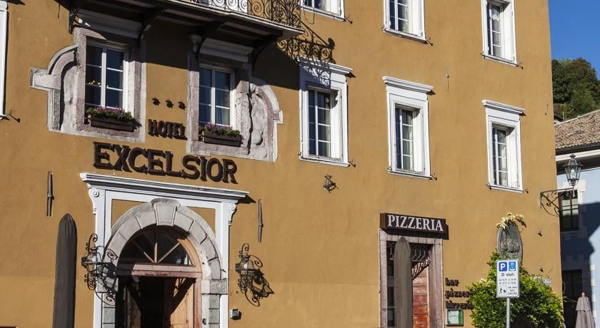 Romantic Hotel Excelsior Cavalese Exterior photo